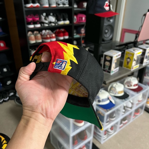 Vancouver Canucks G2 by the Game vintage hat - Picture 2 of 2